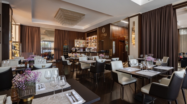 Внутренний зал