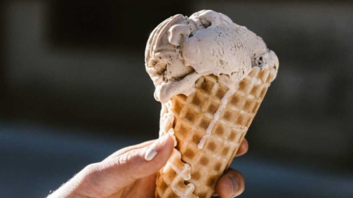 ice-cream-cone-ice-cream-gelato-frozen-dessert-food-dessert-chocolate-ice-cream-sorbetes-cuisine-wafer-dondurma-dairy-dish-snack-1620538 (1)